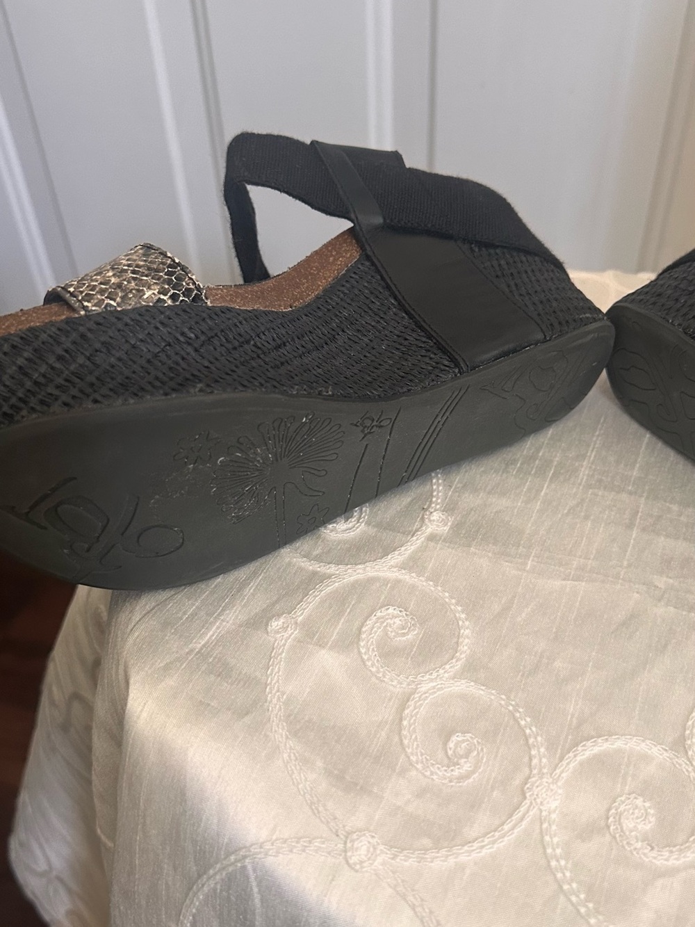 OTBT Black Elastic Wedge Sandals with Metallic Snake-Print Strap - Picture 8 of 10